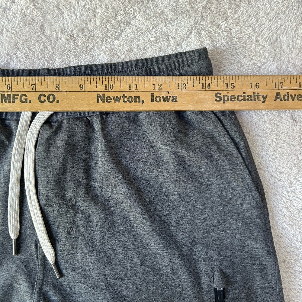 NWOT Vuori Sunday Performance Short Men Size S Gray Athletic Zip Pocket 8"Inseam - Picture 5 of 6